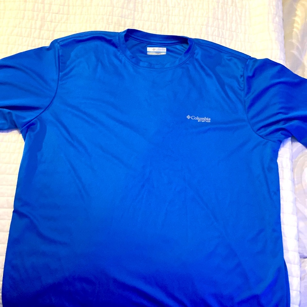 Columbia pfg outdoor sun shirt.